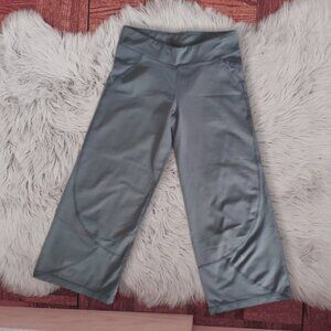 Champion Mid Rise Yoga Capri- Size M